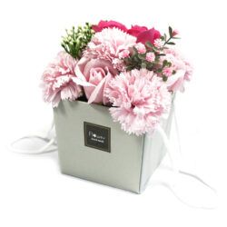 Cesta de flores de jabón rosas