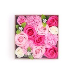 Caja de flores de jabón color rosa